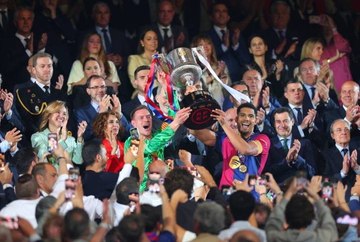 巴萨本赛季正处在同时夺得三项欧冠冠军的边缘