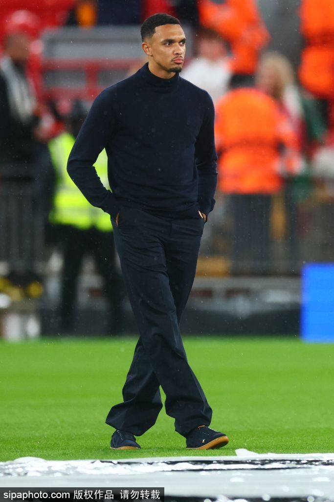 利物浦内讧曝光！斯洛特不愿卖迪亚斯，总监休斯却执意推动转会